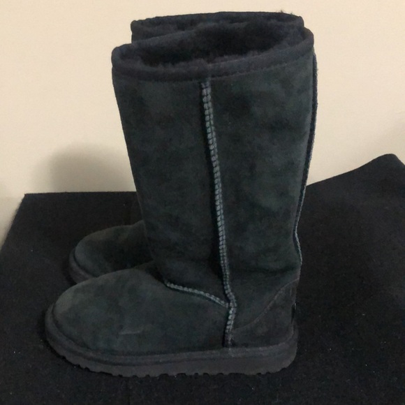 Ugg Classic Tall Boots. - Picture 2 of 5